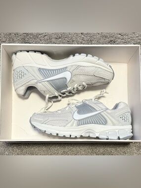 Sold - Nike Air Zoom Vomero 5